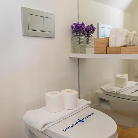 Lovelystay - The Blue Pool House דירה *