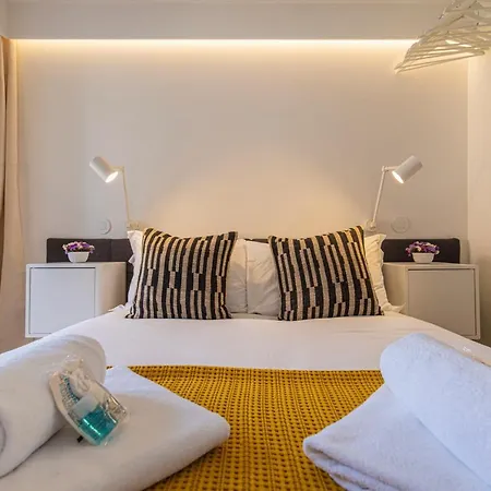 Lovelystay - The Blue Pool House