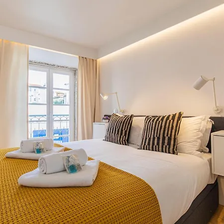 Lovelystay - The Blue Pool House ליסבון