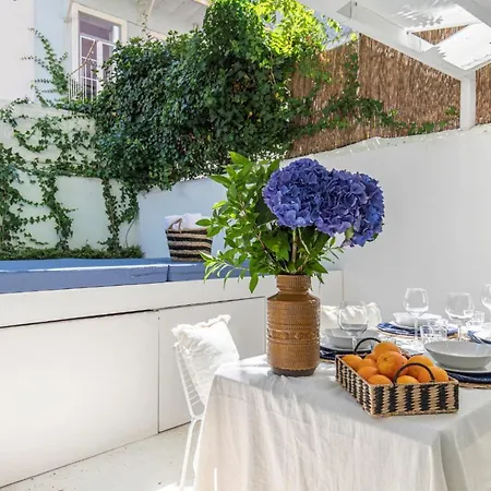 Apartment Lovelystay - The Blue Pool House